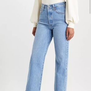 Levi’s “ITS 5’OCLOCK” jeans